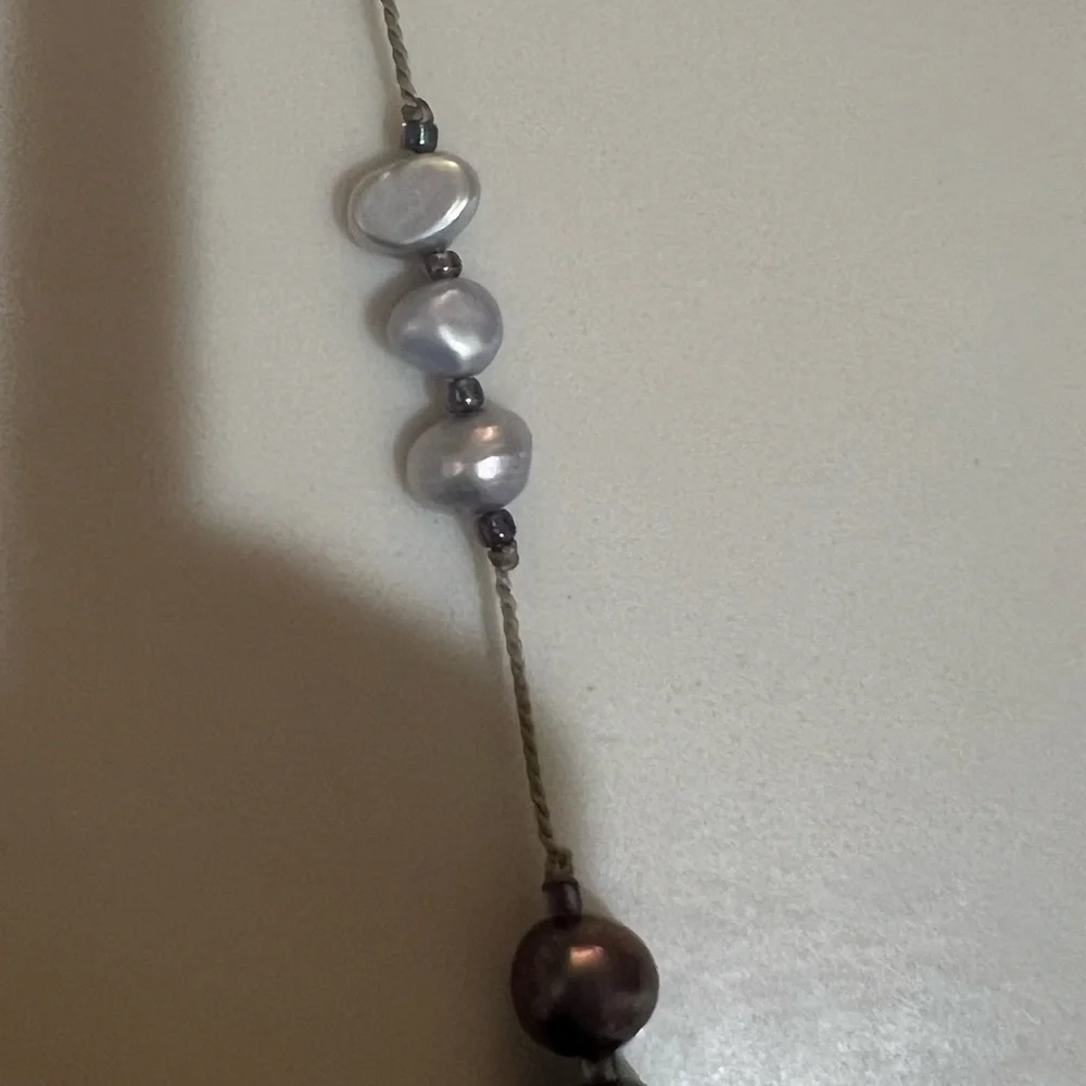 Black and multi-colored pearl necklace (faux) - 19” - Picture 4 of 4